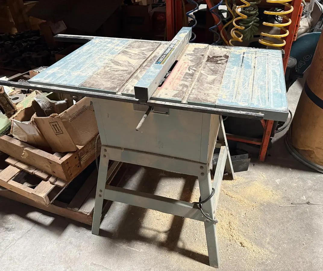 DELTA 10" TABLE SAW