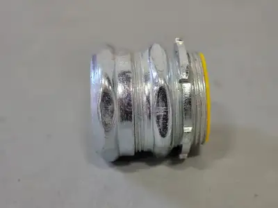 1 1/2" Insulated Conduit Straight Connector, Compression Connection for EMT
