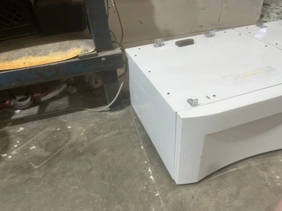 Used ELECTROLUX/FRIGIDAIRE PEDESTAL  SET Miscellaneous Equipment (Electrical & Power) Michigan US | Miedema Asset Management Group #1322295
