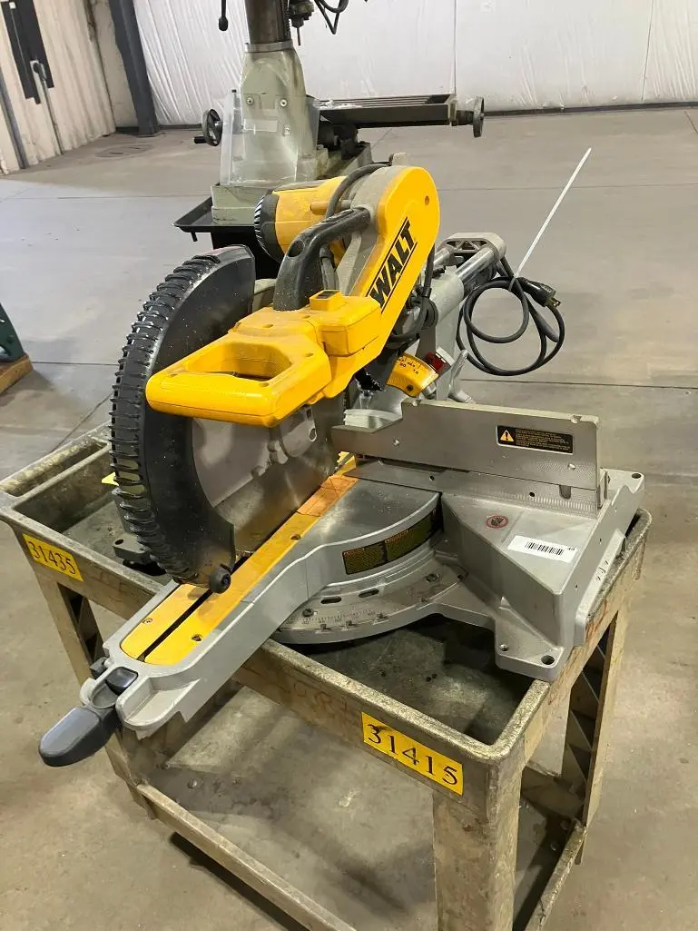 Used _UNKNOWN_ _UNKNOWN_ Miter Saws Minnesota US | Myron Bowling Auctioneers Inc #1541970