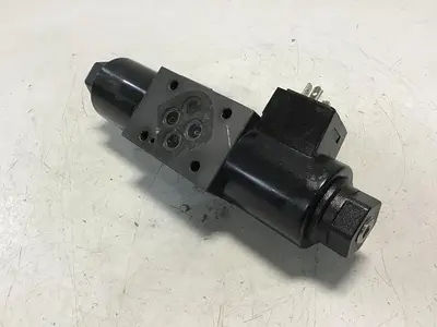USED YUKEN DSG-01-3C9-D24-N-7090