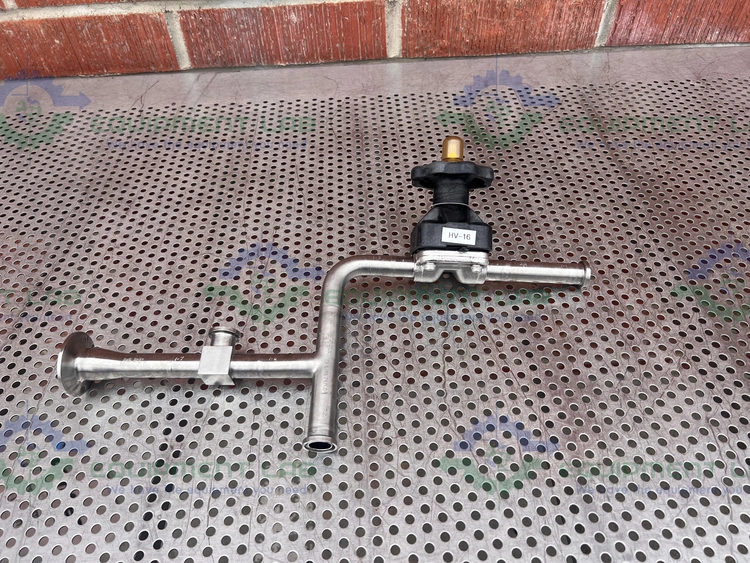 Used ITT PURE FLO .75-316L-SFV5 4 -WAY DIAPHRAGM VALVE W/  3/4"  SANITARY FITTING Valves/Fittings California US | Equipment Lab #485557