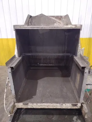 33" x 39" x 51"  HYDRAULIC CELL BIN PARTS DUMPER: YOBRO #25026
