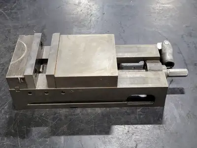 Precision Machine Vise w/ Jaws and Handle