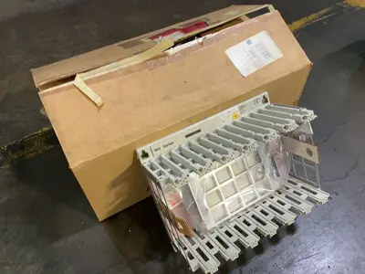 Used SCHNEIDER ELECTRIC ASH819209 PLC Chassis Ohio US | HGR 24 #1406243