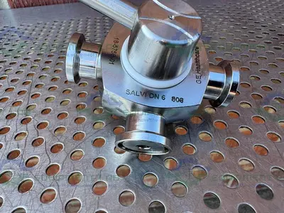 USED GE HEALTHCARE SALVI DN6 808 4-WAY 316 VALVE 18-5758-01 W/ 1.2" SANITARY FITTING