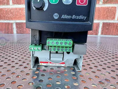 USED ALLEN BRADLEY POWERFLEX 4 22A-D1P4N104  SERIES A AC DRIVE 0.5 HP