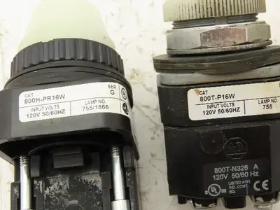Allen Bradley 800T-Q10 White Pilot Indicator Light 30mm Mixed Lot of 7