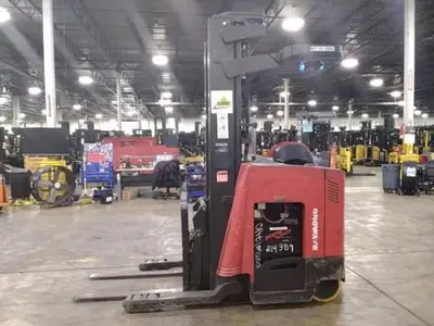 USED 2015 RAYMOND 770 DR32TT
