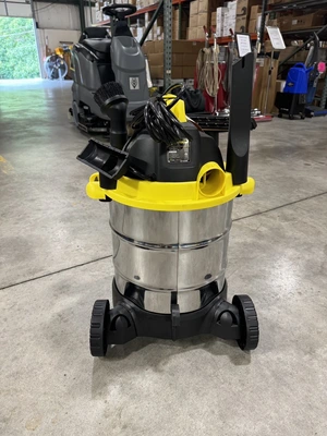 Tornado 8 Gallon Wet/Dry Vacuum 94208 NEW