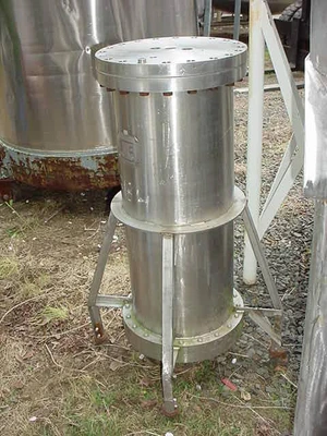 USED 20 GALLON PRESSURE TANK PRESSURE TANK