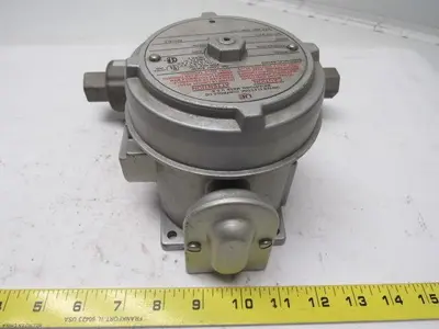United Electric H122K-S157B Pressure Differential Sensor 10-100 PSID 480V