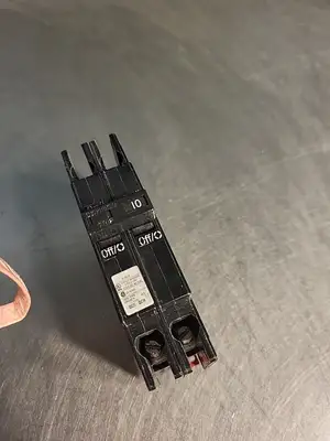 Cutler Hammer E-7819 LR43556 10A Circuit Breaker, 2 pole, (BIN 3.5.2)