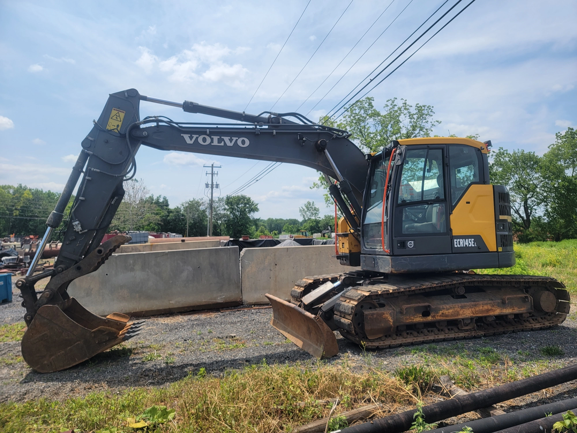 USED 2022 Volvo ECR145EL
