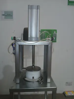 Pneumatic Cylinder Cutting Machine