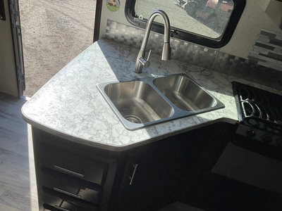 USED 2018 WHITE HAWK 23MRB