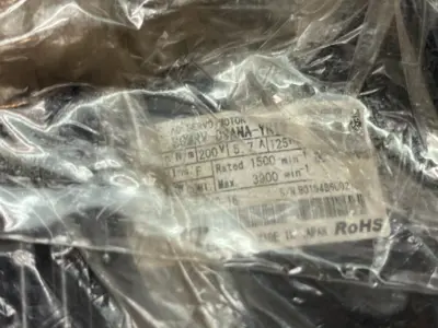 USED YASKAWA 3-PHASE AC SERVO MOTOR 200V 5.7A 125HZ