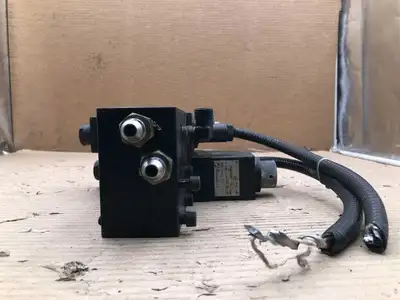 Daikin Kogyo MT-02B-40 Dual Solenoid Throttle Check Directional Control Valve