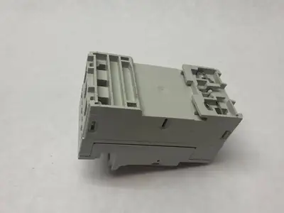 USED SIEMENS FUSE HOLDER CLASS CC 3-POLE