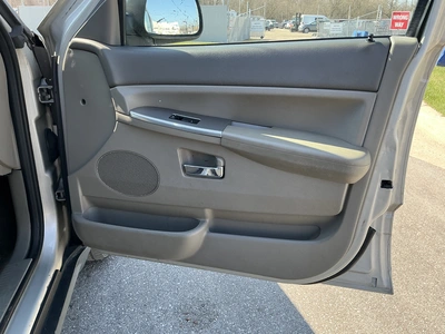 USED 2009 JEEP GRAND CHEROKEE