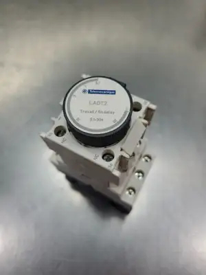 Telemecanique CAD32G7 Relay w/LADT2 Time Control & LAD4RCU Module. 4A43.1