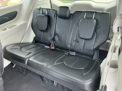 USED 2020 CHRYSLER VOYAGER