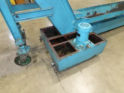 Tsubaki CNC Chip Conveyor 84" Infeed 44" Discharge 220V 3PH w/Coolant Tank Pump
