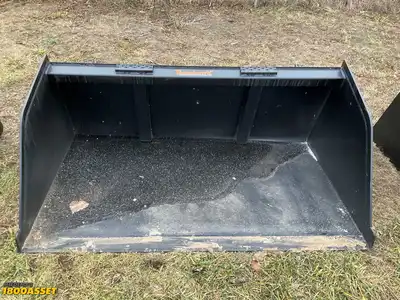 New Tomahawk 66” snow/mulch skid steer bucket, welded on high carbon cutting edge, skid steer...