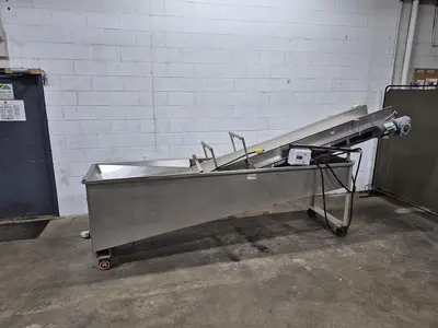 Incline Conveyor with 30 Gallon Tank