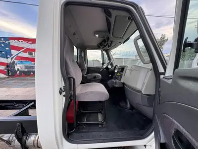 Used 2018 INTERNATIONAL DURASTAR 4300 Cab Chassis trucks Florida US | Truck and Van Outlet #1509142