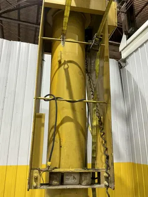2 TON X 18' SPAN X 12' HIGH HOWE FREE STANDING JIB CRANE, WITH REMOTE CONTROL,  POWER ROTATION & YALE 2 TON HOIST: YOBRO #24579