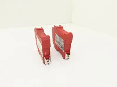 Allen Bradley 440R-N23132 MSR127TP Guardmaster Safety Relay 24V  Lot of 2