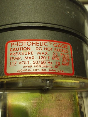 Dwyer PHOTOHELIC Gauge Range 0'' - .50'' of Water 25 PSI Max 117VAC Differential