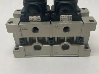 USED SMC DUAL-REGULATOR MODULAR MANIFOLD 1/4" NPT