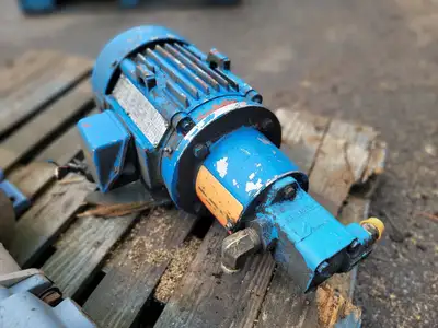 5 hp Electric Motor 5KS184SE205D8 w/ Pump