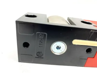 USED EUCHNER EUCHNER CEM-I2-AR-M-C40-SH-113739 SAFETY SWITCH