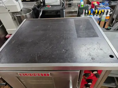New | in-Stock Blodgett Used Blodgett CTB-1 Electric 1/2 Size Convection Oven with Stand and Casters 208V JB Electric Ovens Illinois US | Falcon Restaurant Supply #1375142