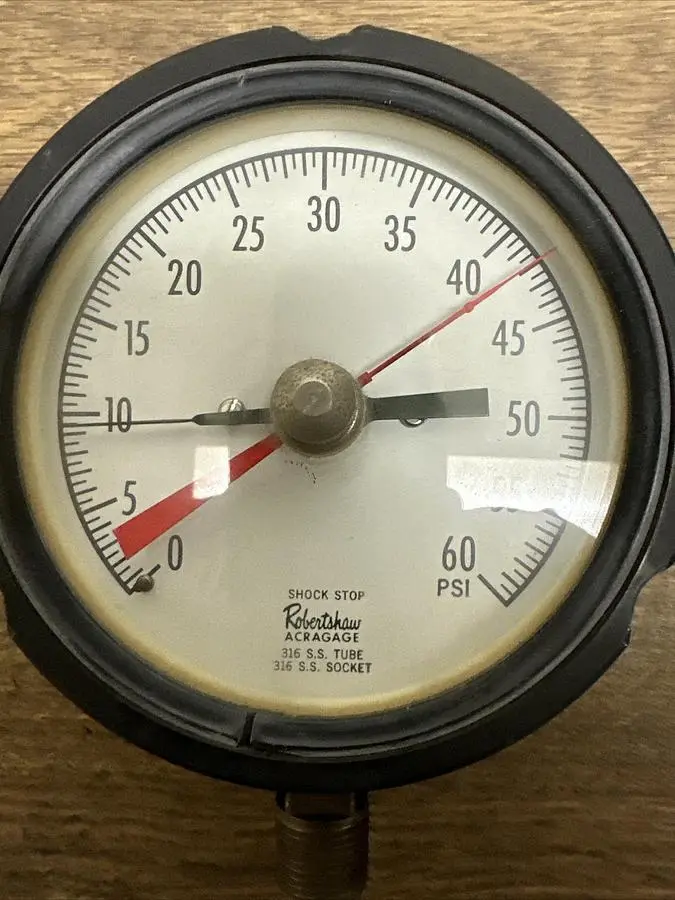 Used ROBERTSHAW 0-60PSI Universal Pressure Meters Ohio US | Surplus Asset Holdings #1247057