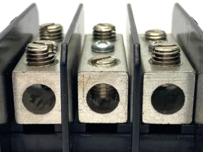 Used Square D Ser. D Power Distribution Block 3-Pole, 600V Terminal Blocks Michigan US | Maverick Industrial Sales #1496053