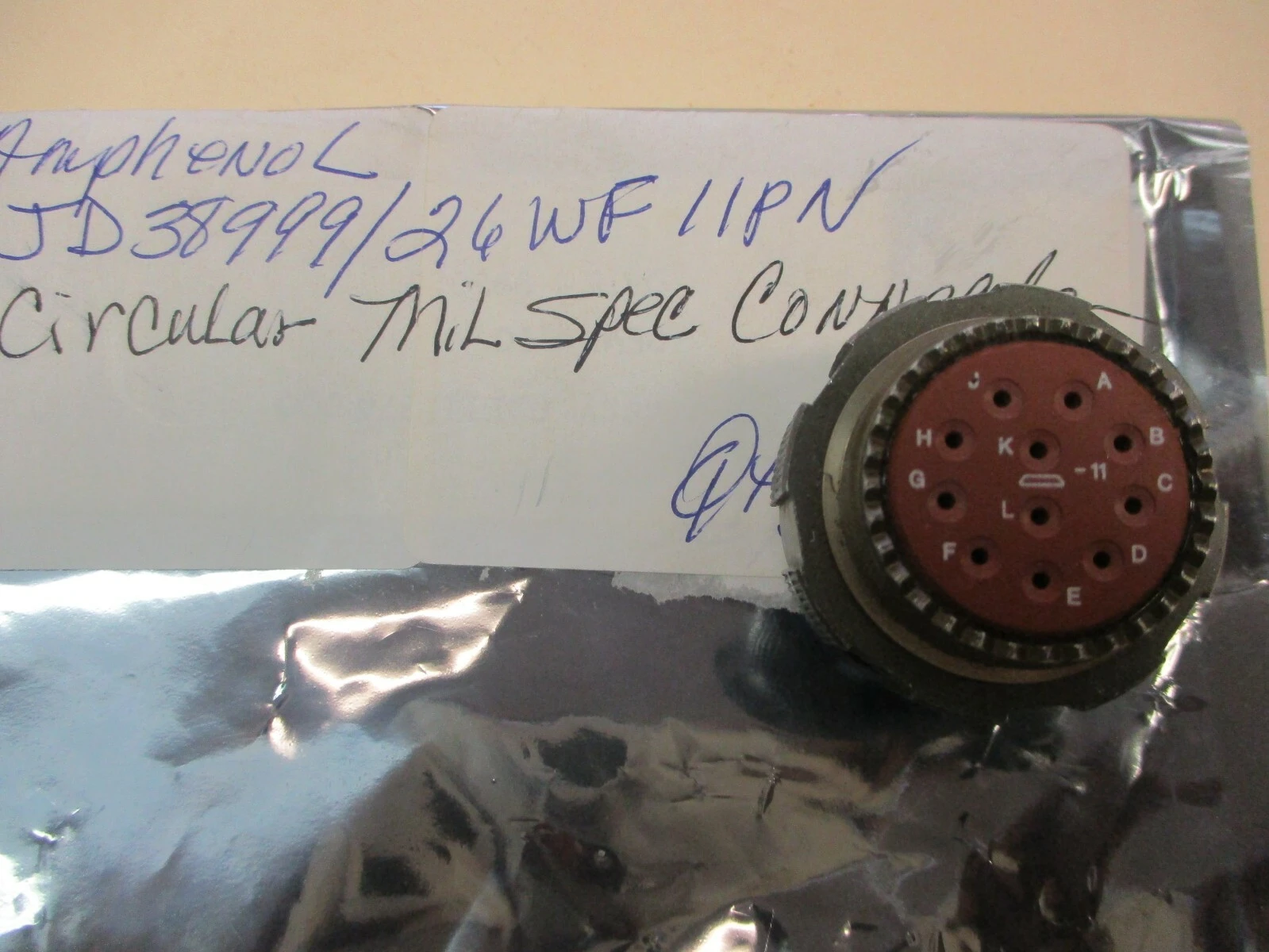 NEW Amphenol JD38999/26WF11PN