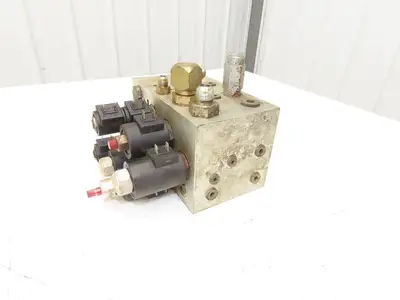 Yale HF000521-3 Stand On Forklift Hydraulic Manifold Block Off ESC030FAN36TE094