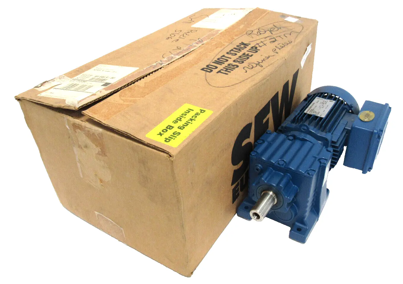 NEW SEW EURODRIVE DFT80N8/4 GEAR MOTOR 9.41:1 .3/.5HP 460V R27DT80N8/4