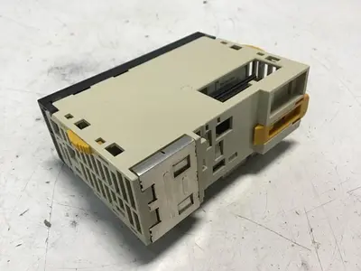 USED OMRON CJ1W-OC211