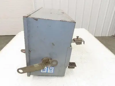 Westinghouse Busway Disconnect Switch Bus Plug Enclosure 600VAC 3PH 3W
