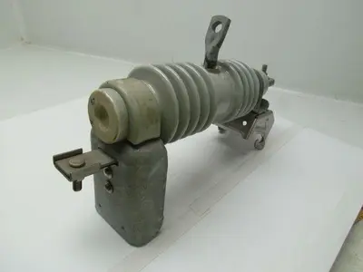 Joslyn 100/200 A Fuse 300A Blade high voltage arrestor over-head pole top