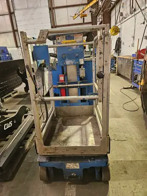 Used GENIE GR-15 Manlifts British Columbia CA | Lenmark #1426270