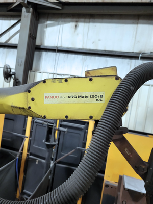 Used 2008 GENESIS VERSA 2L Robotic Welding Cells Illinois US | Machinery Marketing International #380326
