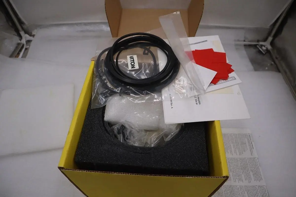 NEW IN BOX CHESTERTON 221 High Performance Split Seal Spare Kit  STOCK 2947B