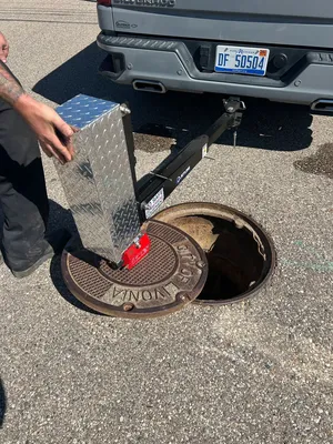 SO Safe Equipment Manhole PowerLifter Manhole Lifter | American Contractors Equipment Supply (3)