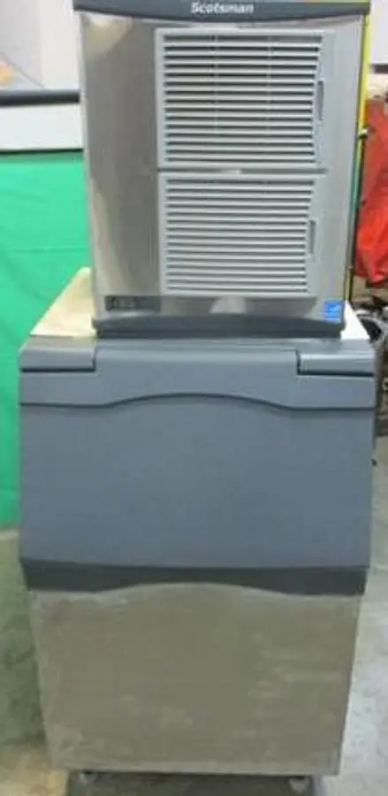Scotsman ice flaker - 1600 lbs per day with bin
